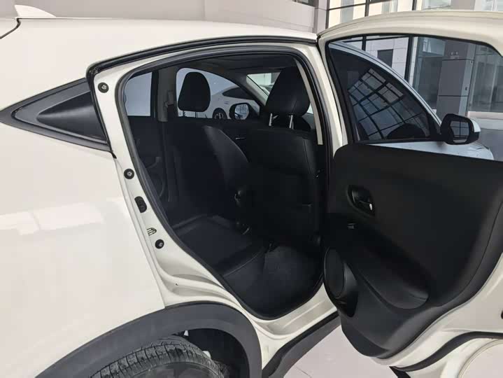 Фото 18 - Honda Vezel