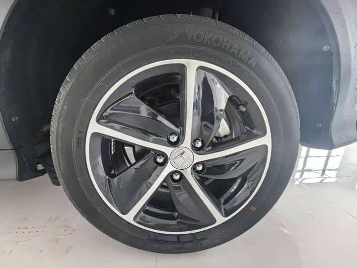 Фото 21 - Honda Vezel