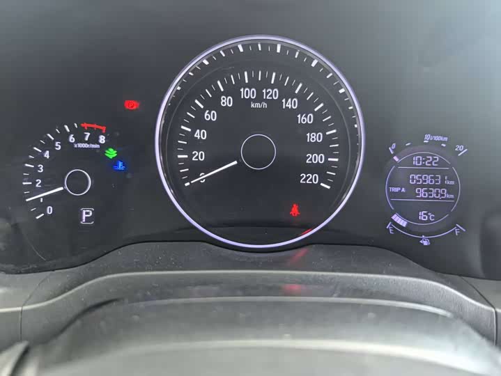 Фото 23 - Honda Vezel