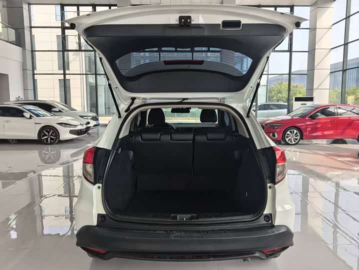 Фото 8 - Honda Vezel