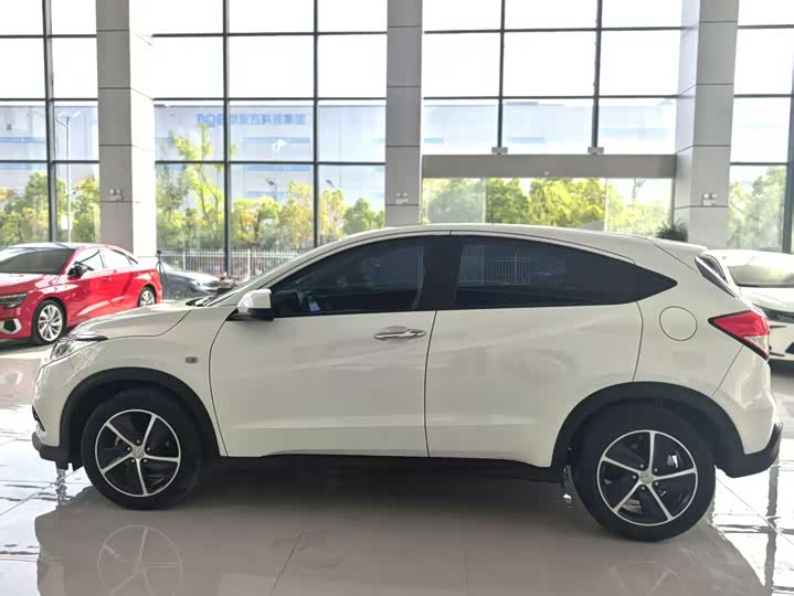 Фото 9 - Honda Vezel