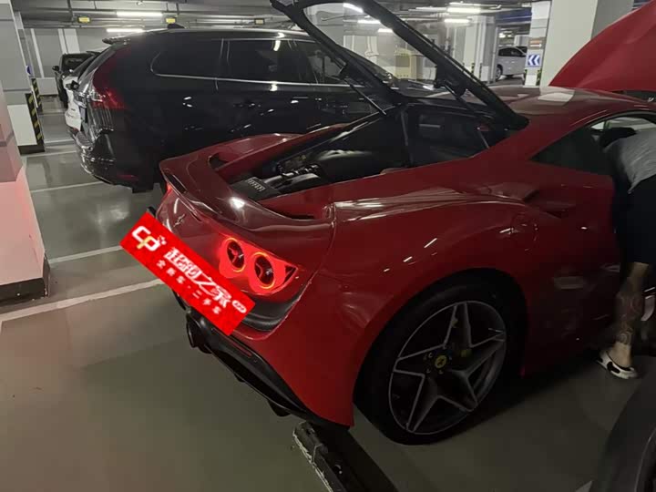 Фото 3 - Ferrari F8