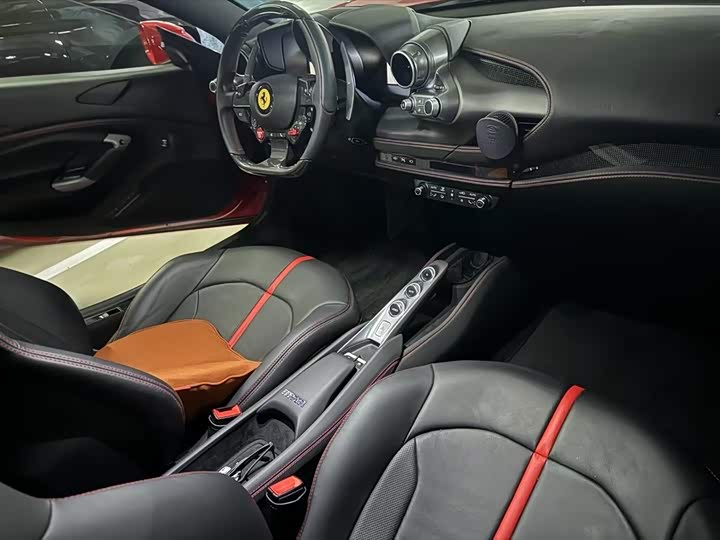 Фото 5 - Ferrari F8