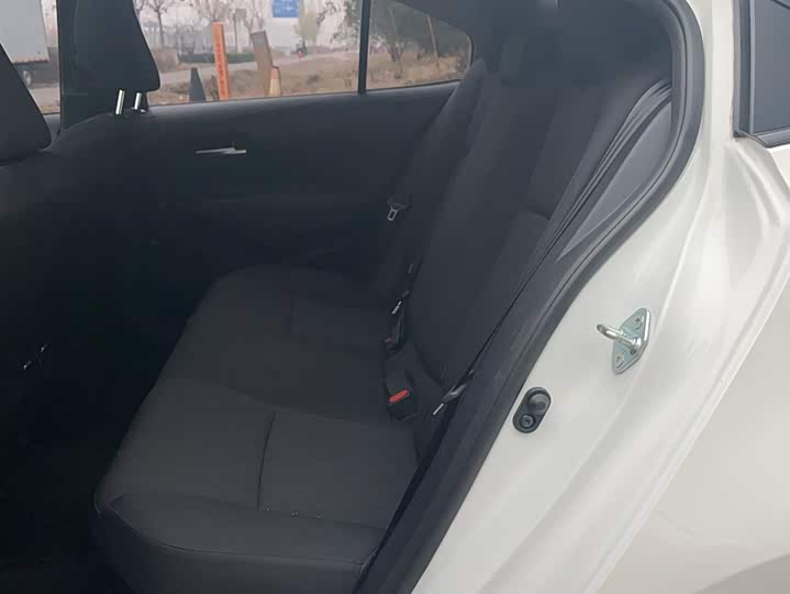 Фото 10 - Toyota Corolla