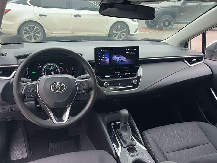 Фото 12 - Toyota Corolla