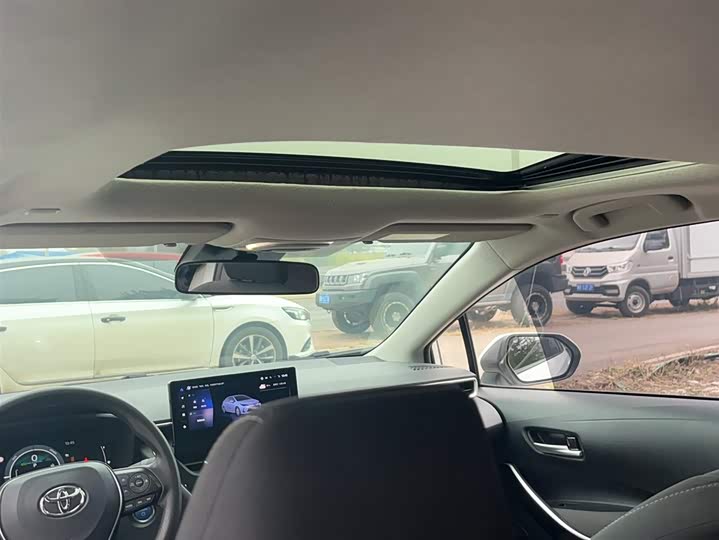 Фото 9 - Toyota Corolla