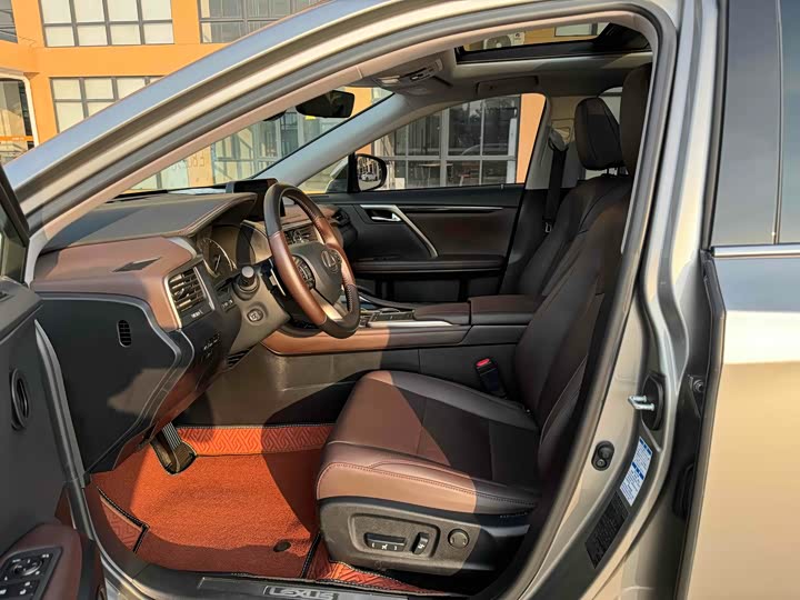 Фото 4 - Lexus RX