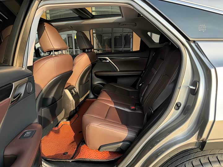 Фото 7 - Lexus RX