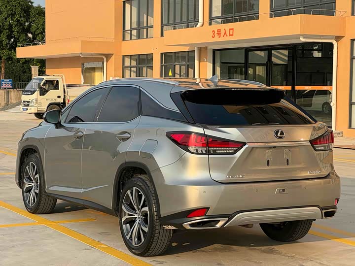 Фото 9 - Lexus RX