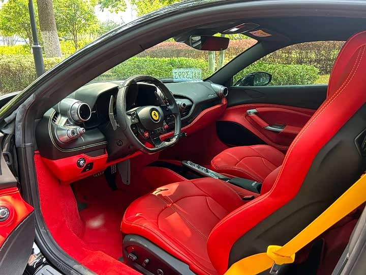 Фото 6 - Ferrari F8