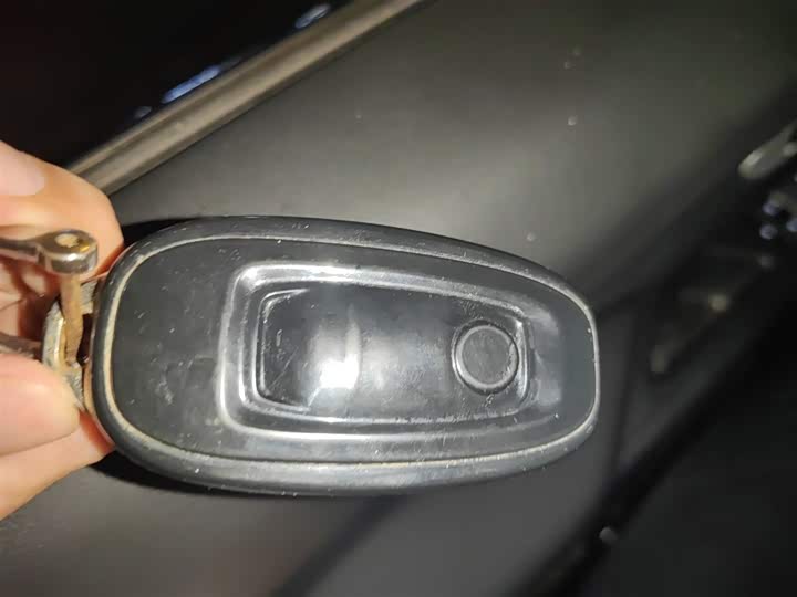 Фото 12 - Hongqi E-QM5