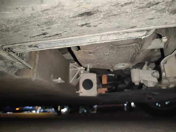 Фото 16 - Hongqi E-QM5