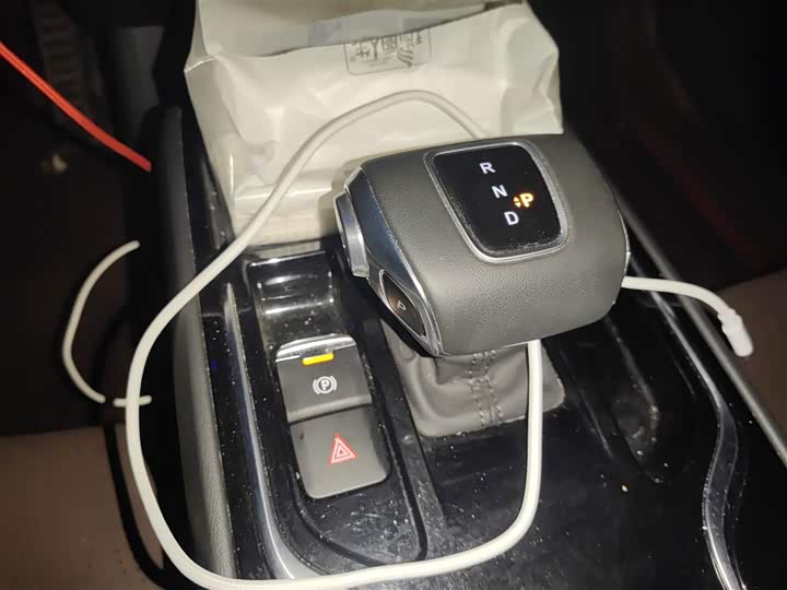 Фото 7 - Hongqi E-QM5