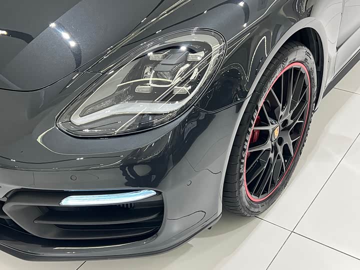 Фото 17 - Porsche Panamera