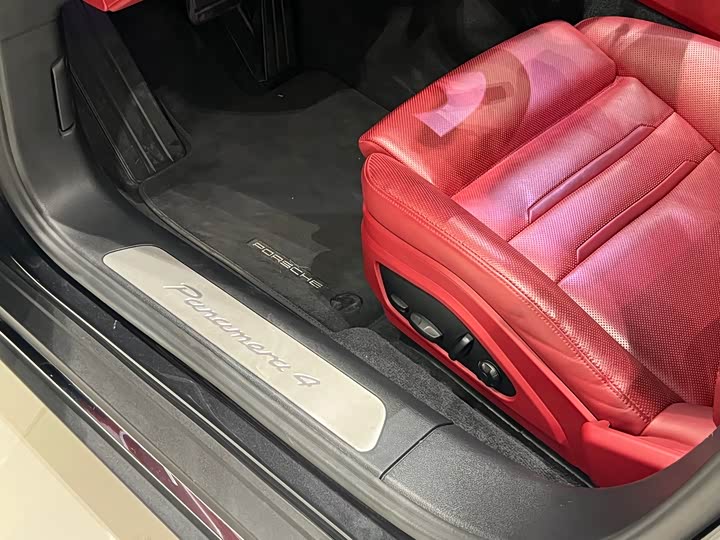 Фото 8 - Porsche Panamera