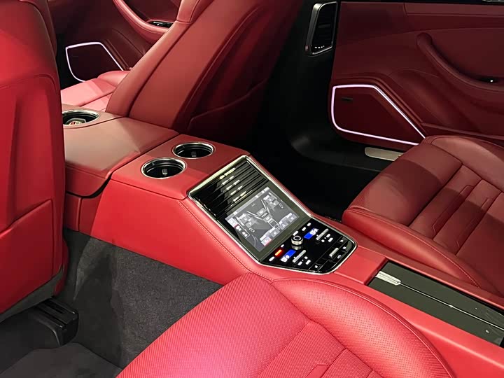 Фото 9 - Porsche Panamera