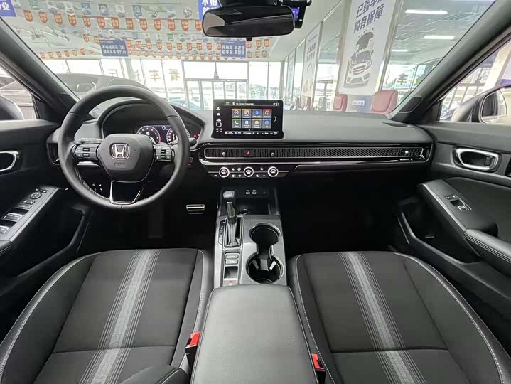 Фото 8 - Honda Civic