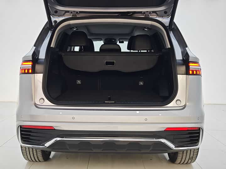 Фото 13 - Geely Monjaro