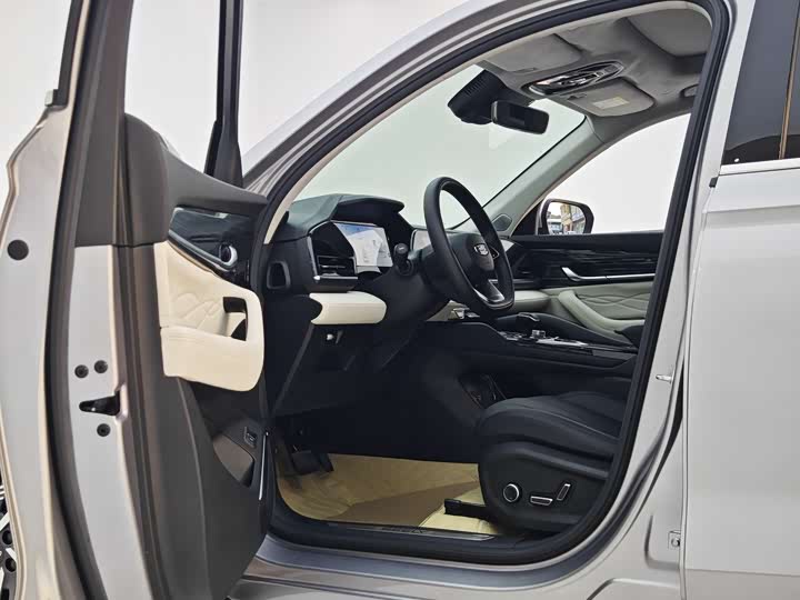 Фото 16 - Geely Monjaro