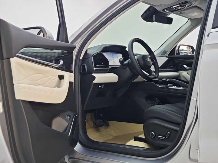 Фото 18 - Geely Monjaro