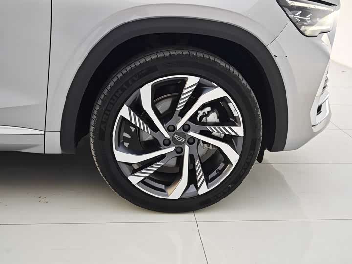 Фото 26 - Geely Monjaro