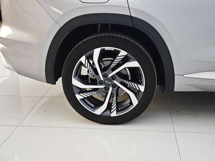 Фото 27 - Geely Monjaro