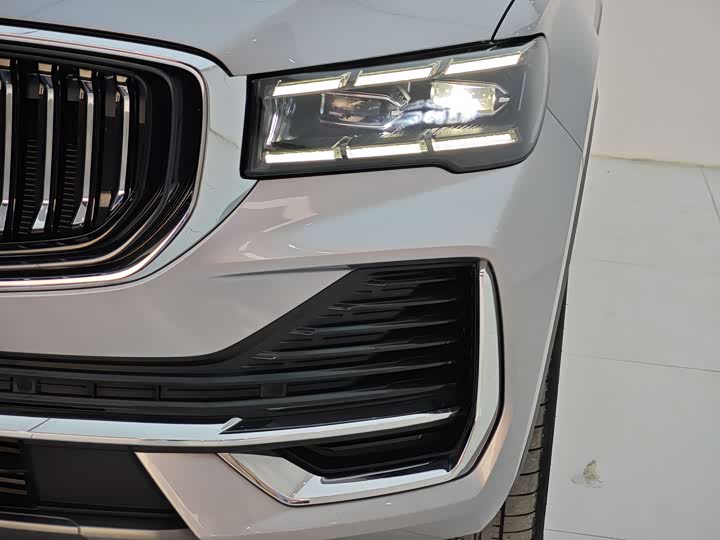 Фото 29 - Geely Monjaro