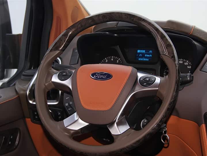 Фото 10 - Ford Tourneo