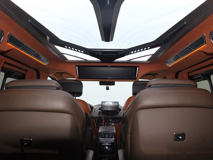 Фото 12 - Ford Tourneo