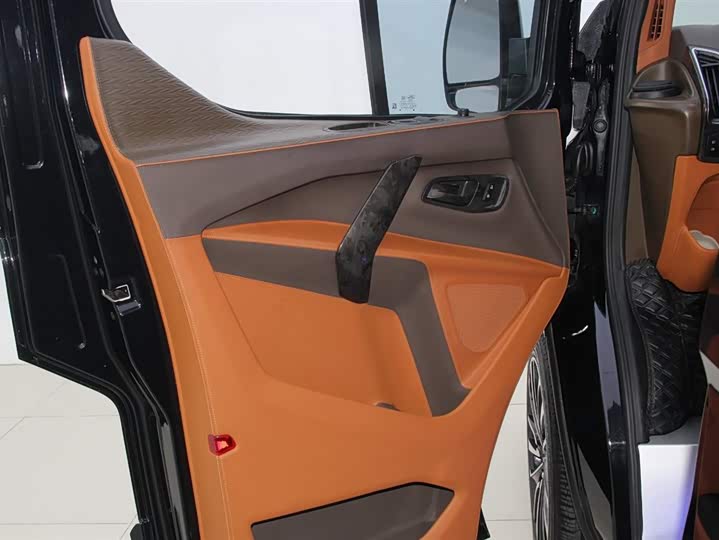 Фото 19 - Ford Tourneo