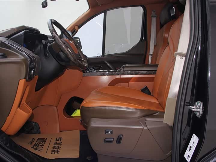 Фото 20 - Ford Tourneo