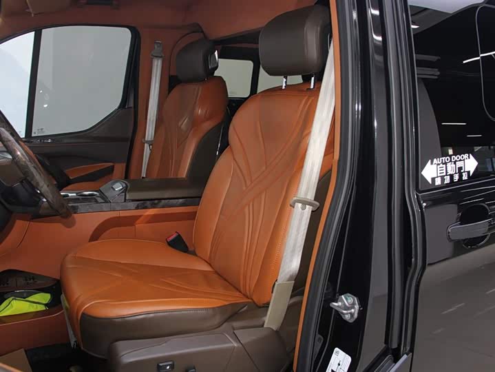 Фото 21 - Ford Tourneo