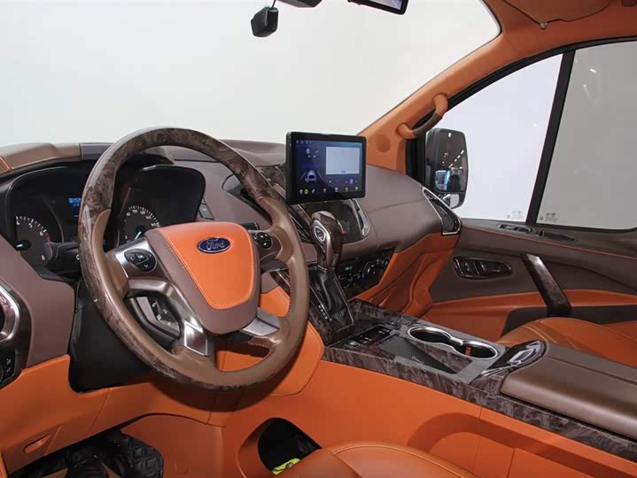 Фото 22 - Ford Tourneo