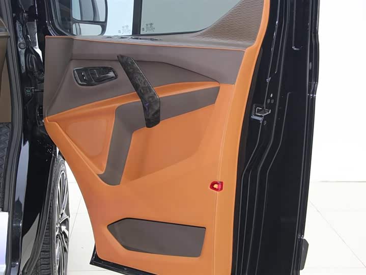 Фото 28 - Ford Tourneo