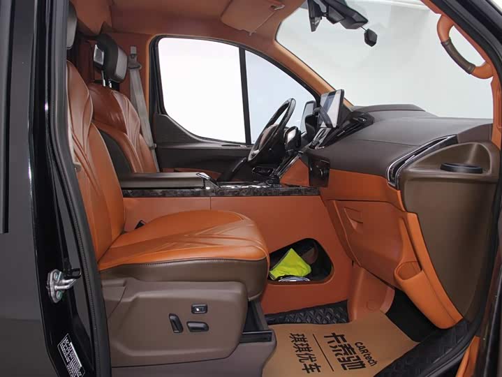 Фото 29 - Ford Tourneo