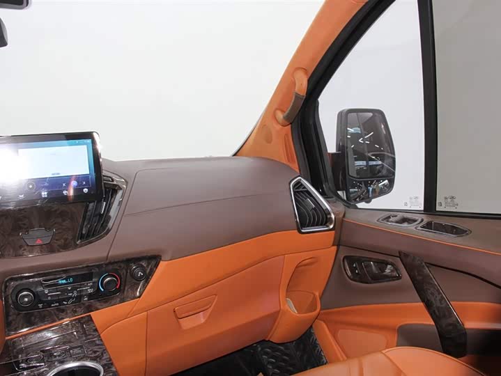 Фото 31 - Ford Tourneo