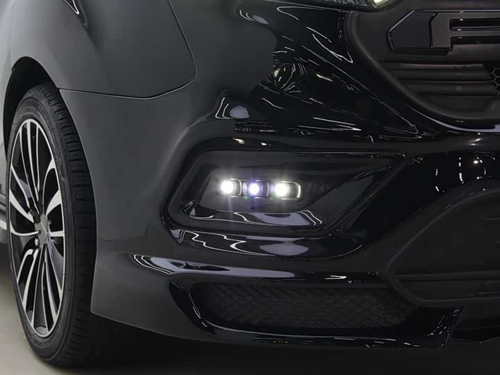 Фото 34 - Ford Tourneo