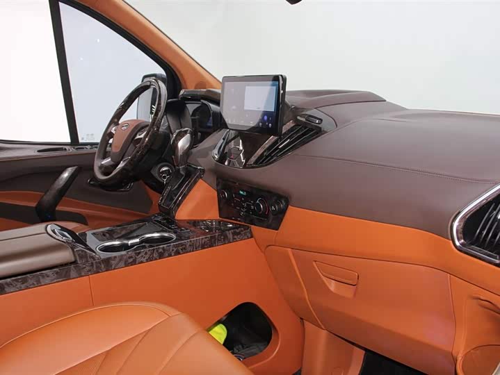 Фото 9 - Ford Tourneo