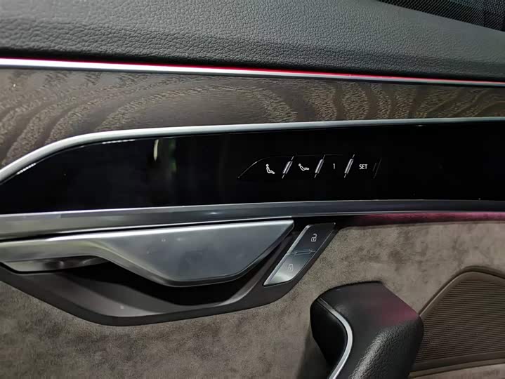 Фото 12 - Audi A8