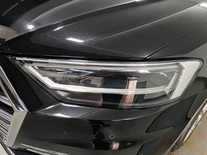 Фото 14 - Audi A8