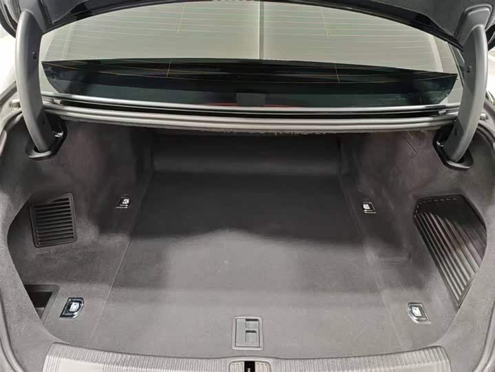 Фото 17 - Audi A8