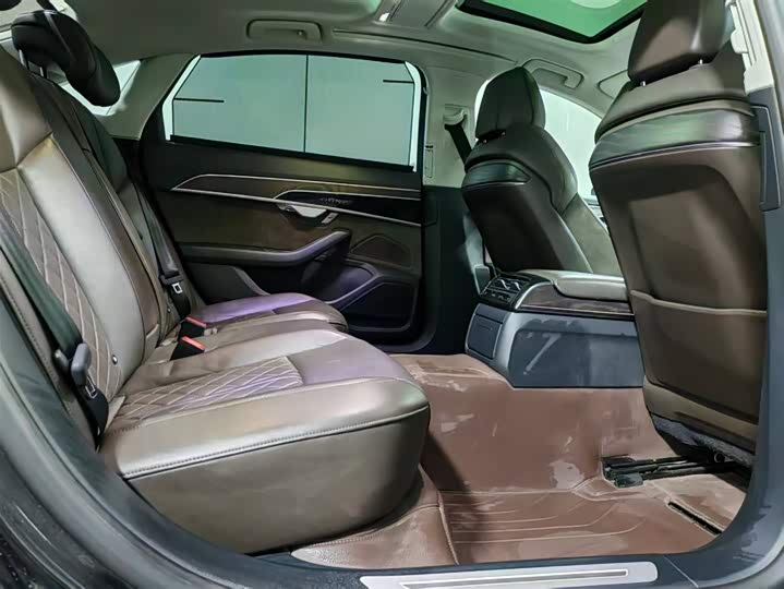 Фото 6 - Audi A8