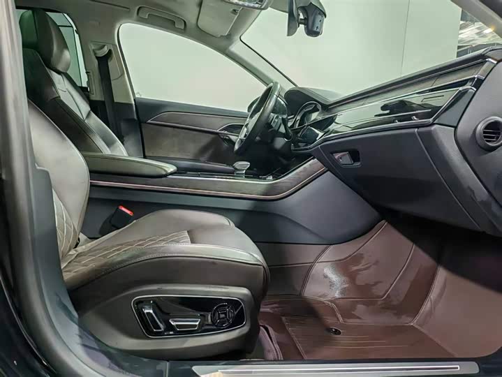 Фото 7 - Audi A8