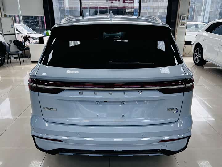 Фото 11 - Geely Monjaro