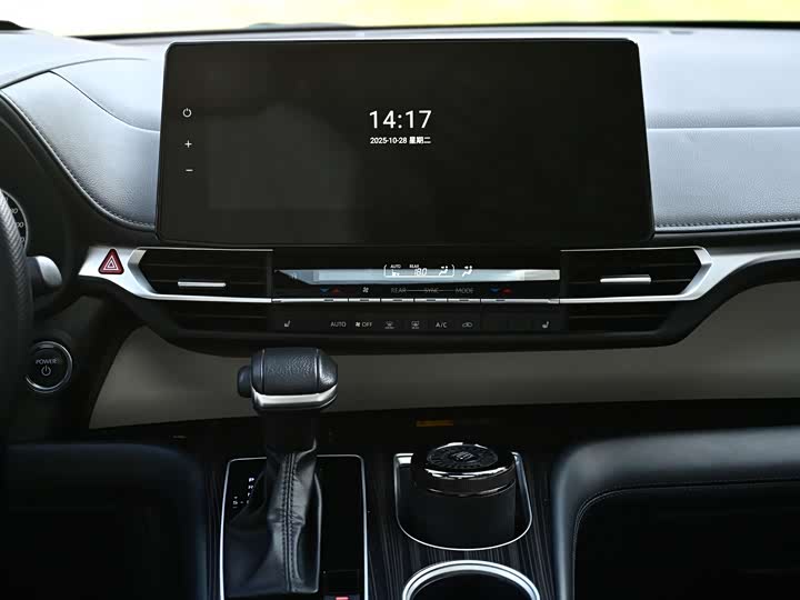 Фото 10 - Toyota Granvia