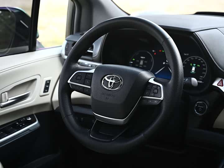 Фото 11 - Toyota Granvia