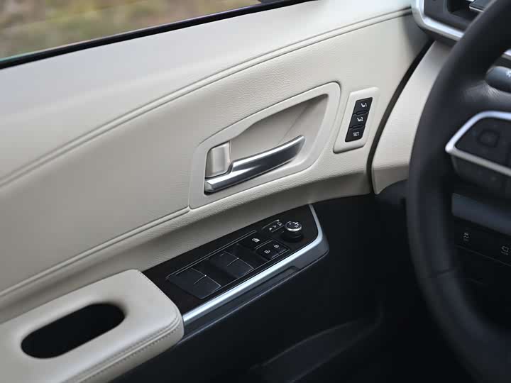 Фото 14 - Toyota Granvia