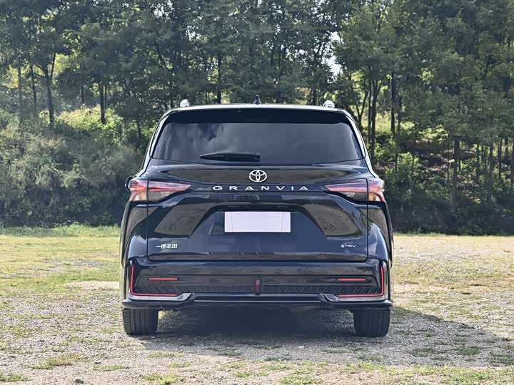 Фото 15 - Toyota Granvia