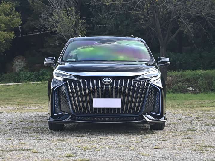 Фото 2 - Toyota Granvia