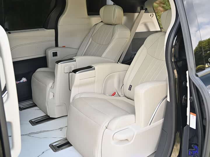 Фото 5 - Toyota Granvia